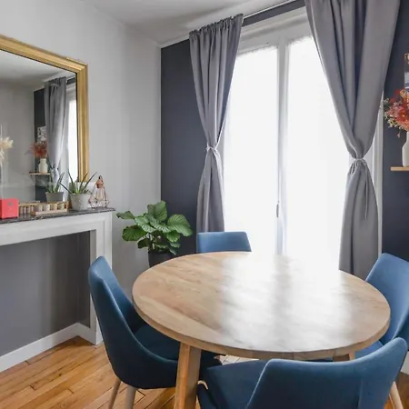 Renovated Bright Apartment In Paris