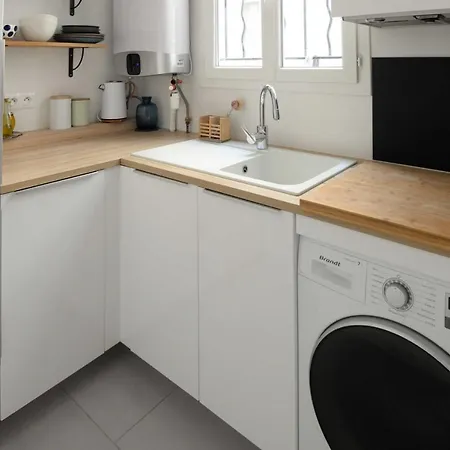 Renovated Bright Apartment In Paris Παρίσι