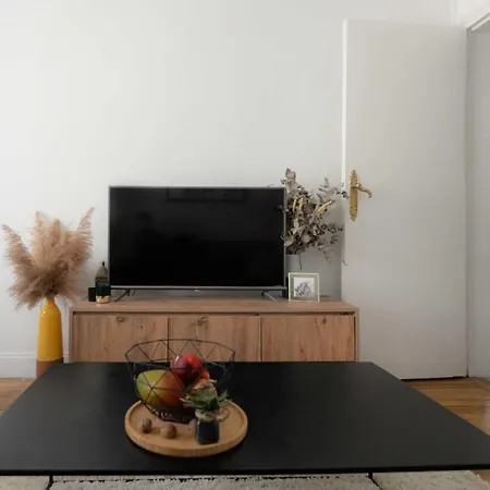 Διαμέρισμα Renovated Bright Apartment In Paris