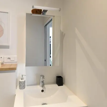 Renovated Bright Apartment In Paris *